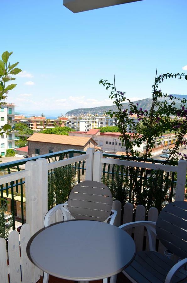 Luiselle Charming Accommodation Sorrento City Center Extérieur photo
